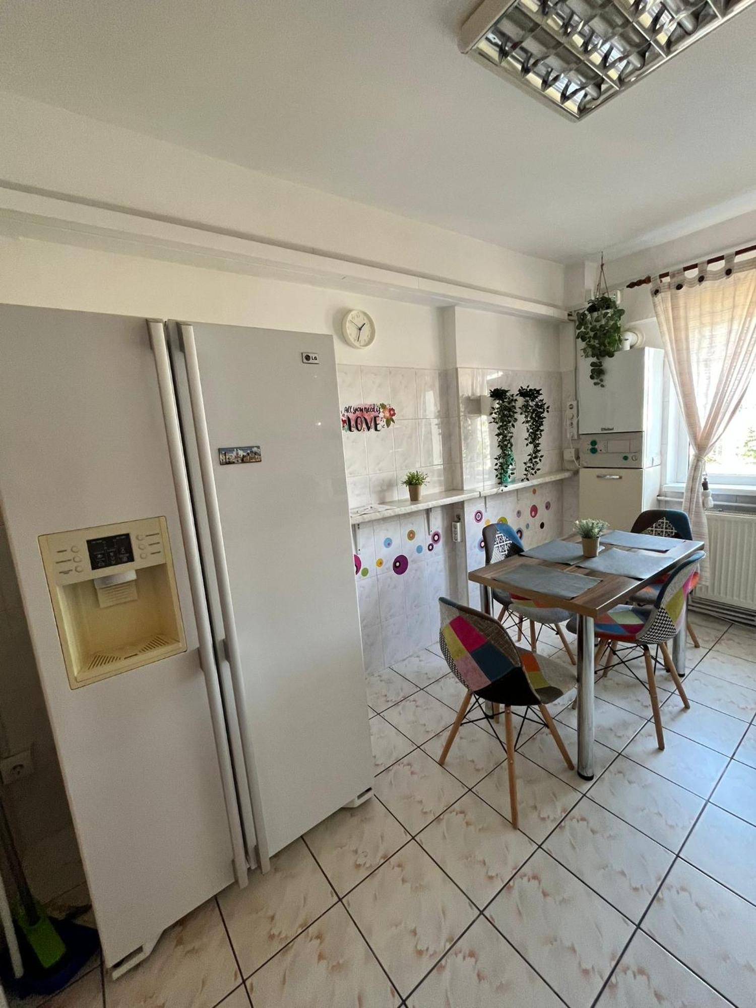 Picadilly Apartment Ploieşti Exterior foto